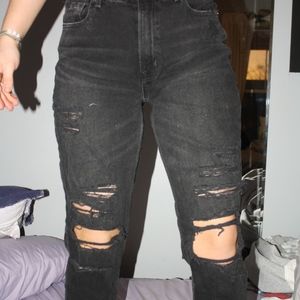 black ripped mom jean
